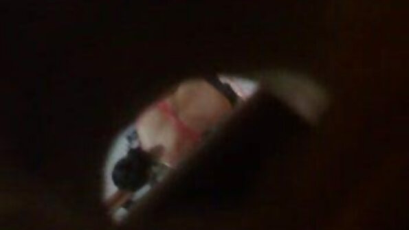 అలిక్స్ లింక్స్ రివర్స్ కౌగర్ల్ పొజిషన్‌లో భారీ బ్లాక్ డిక్‌ను నడుపుతుంది